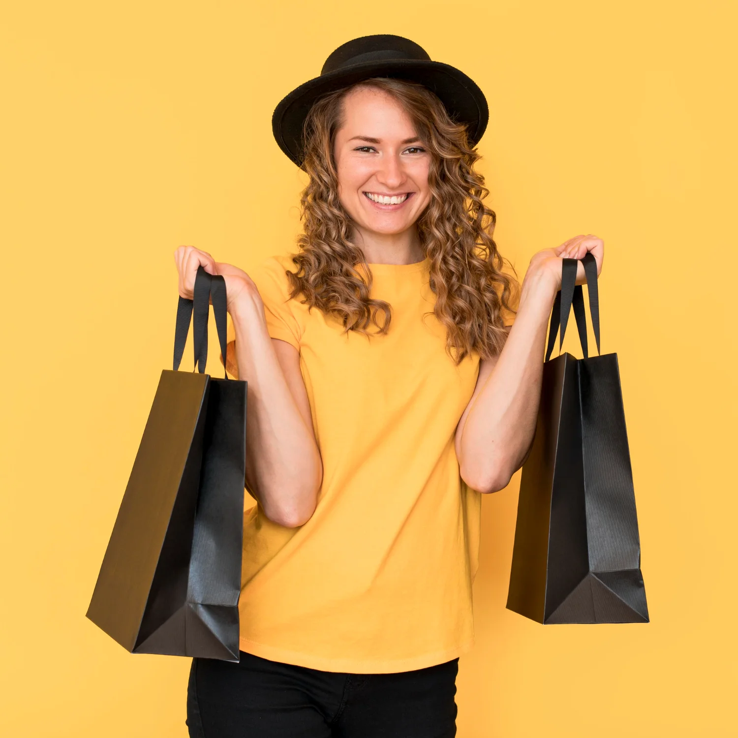 smiley-woman-holding-black-friday-shopping-bags